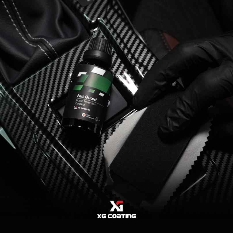 Product photoshoot XG Coating bottle on carbon trim